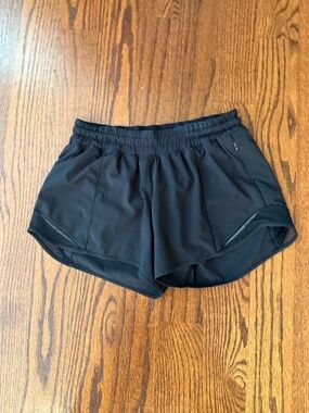 Lululemon Hotty Hot shorts, lined, low rise, tall/4", size 6